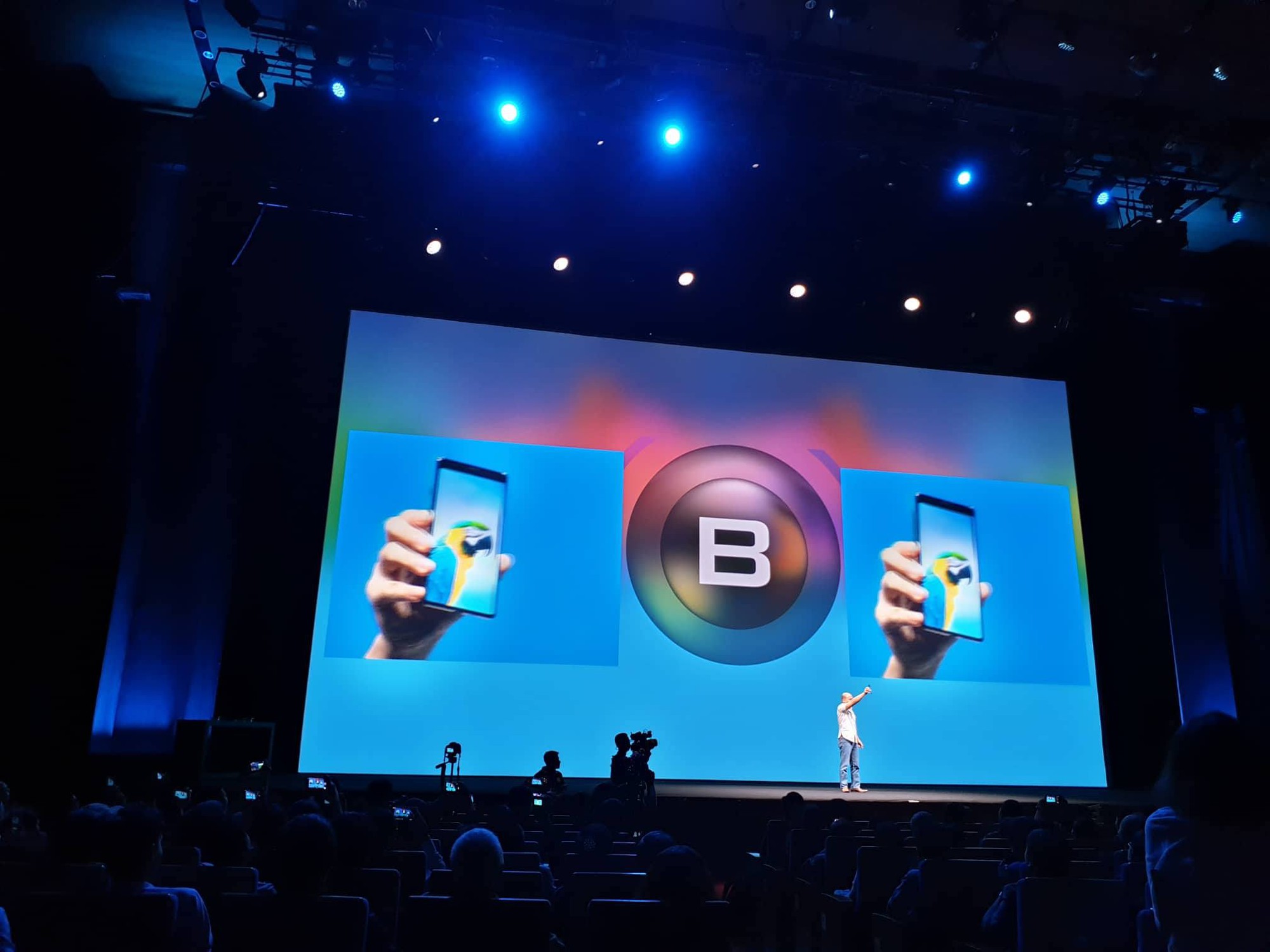 Bphone 3 có thiết kế tràn đáy, camera ấn tượng, giá từ 6,9 triệu đồng